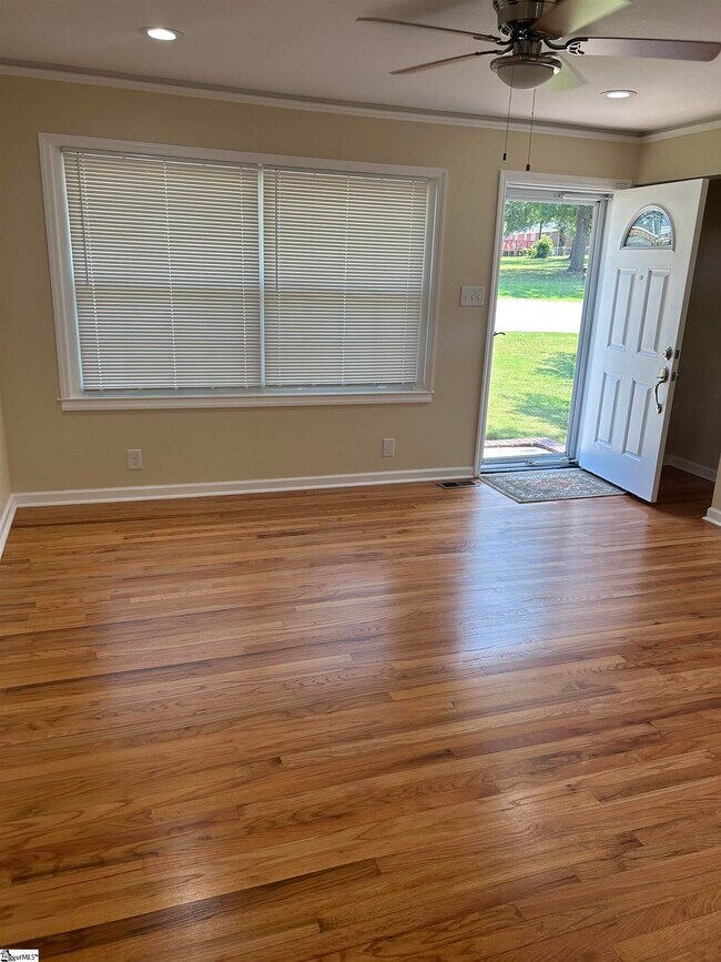 Foto del edificio - 404 Prosperity Ave