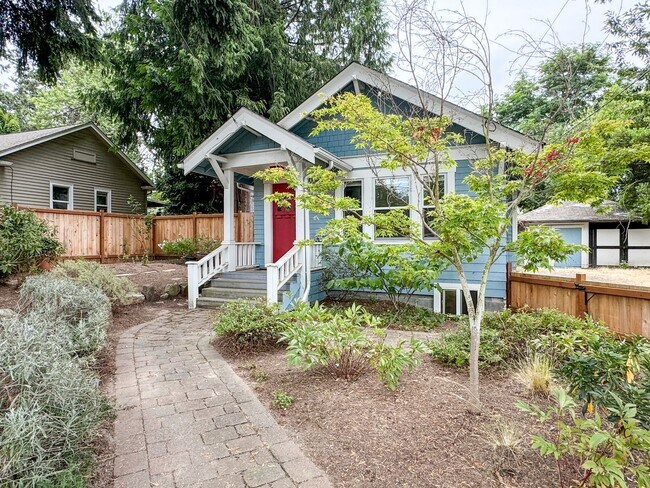 Building Photo - Charming North Seattle 3bd, 2bth Home, $3,...