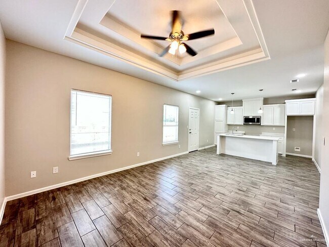 Building Photo - 1404 Vani Dr