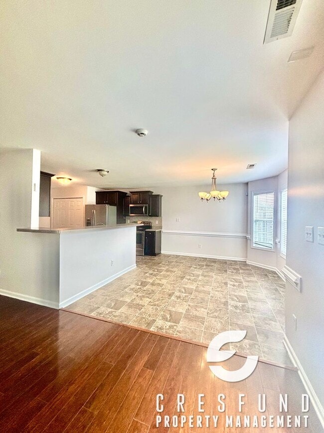 Foto del edificio - Freshly Painted and Spacious 4 Bedroom, 3 ...
