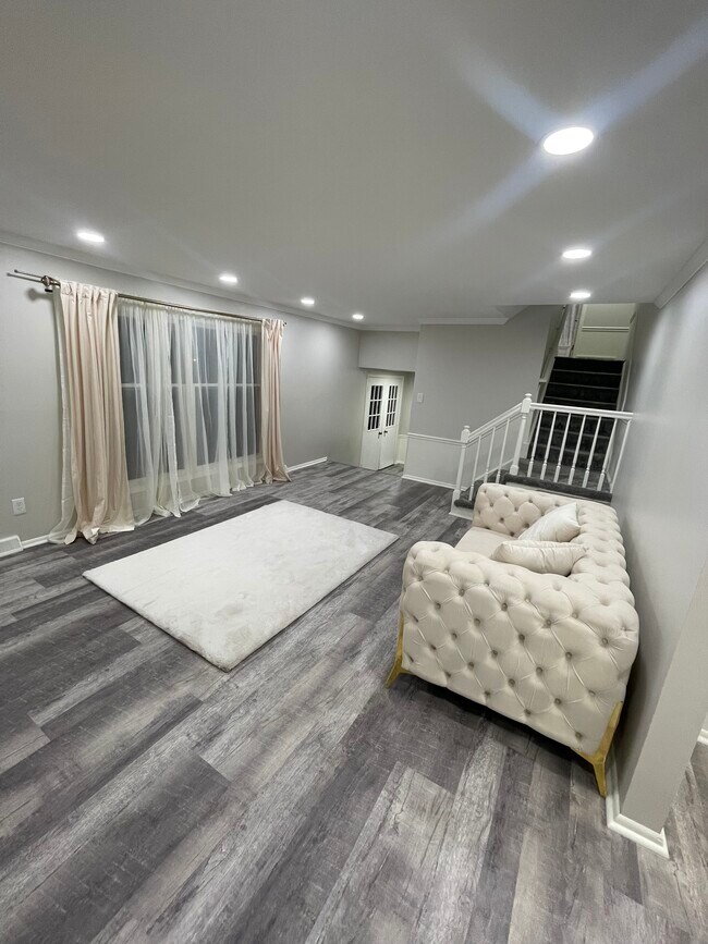 Building Photo - 6209 Brighton Dr
