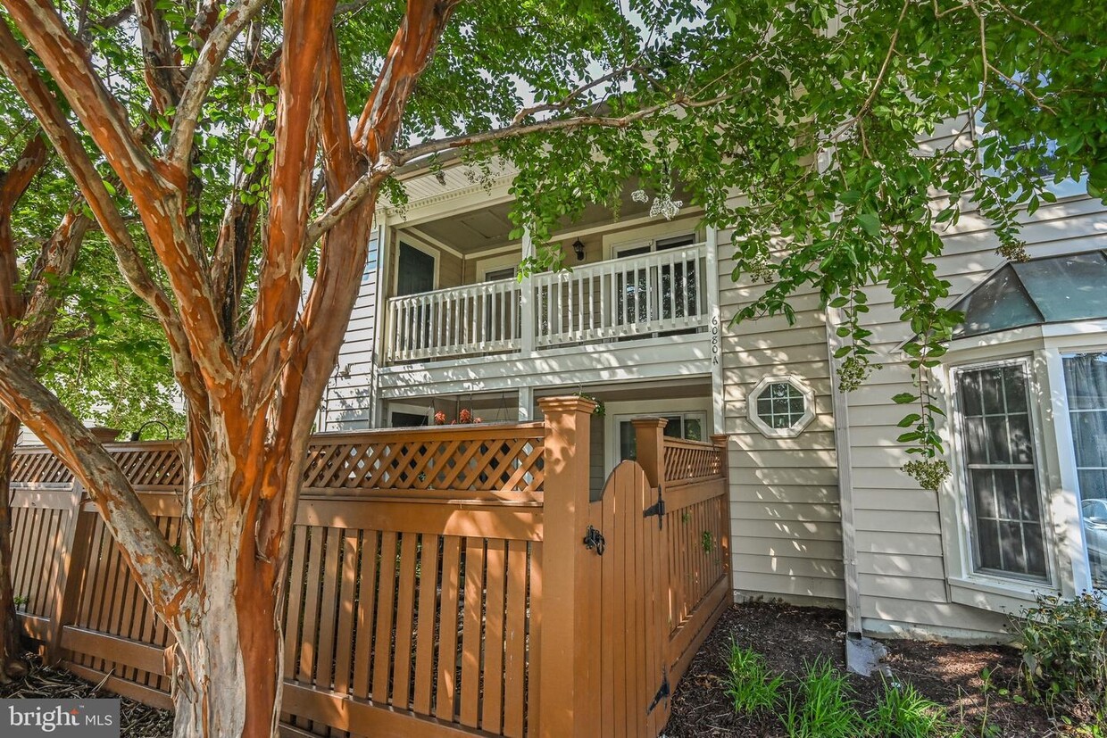Foto principal - 6080 Essex House Square