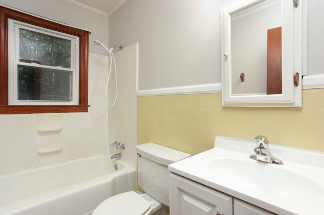Foto del edificio - 2bd / 1 bath Charming home in West Durham!