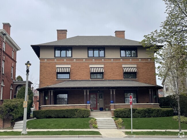 Building Photo - 2028 E Lafayette Pl
