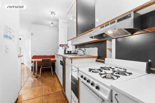 Building Photo - 448 W 49th St