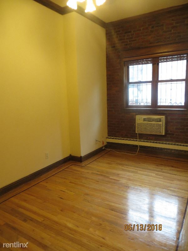Foto principal - 377 14th St