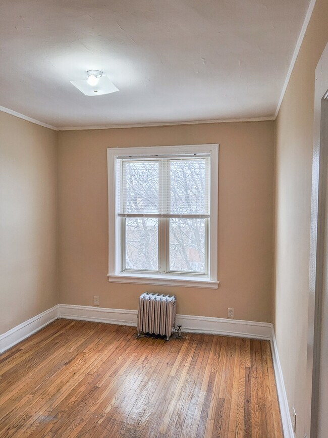 Foto del edificio - 4745 N Kenneth Ave