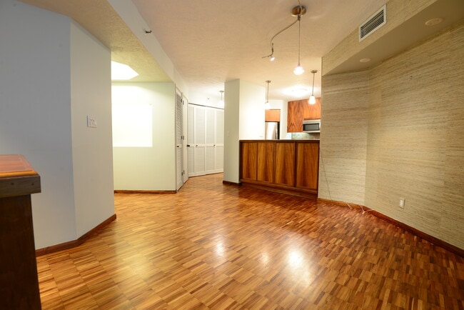 Building Photo - 1525 Wilder Ave