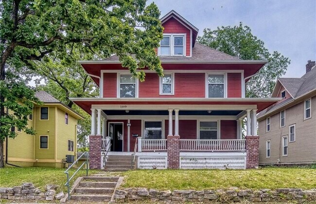 Huge 5-bedroom house less than a block from Drake - 1109 26th St