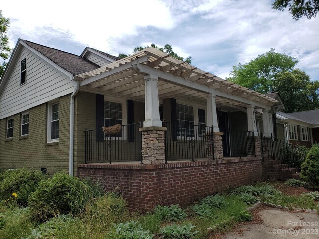 Building Photo - 3711 Park Rd
