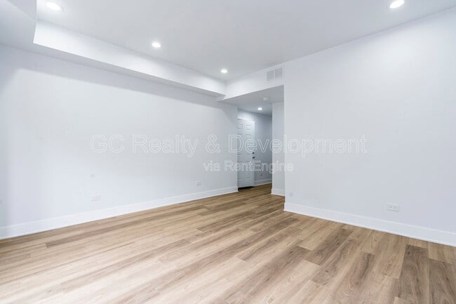 Photo - 3744 N Wilton Ave Apartment