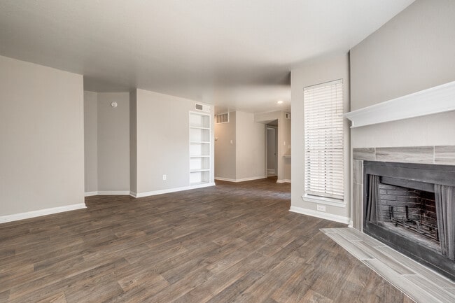 Building Photo - Infinity on the Mark