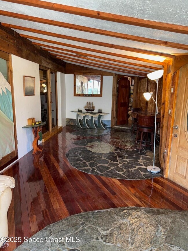 Foto del edificio - 250 Melaleuca Dr