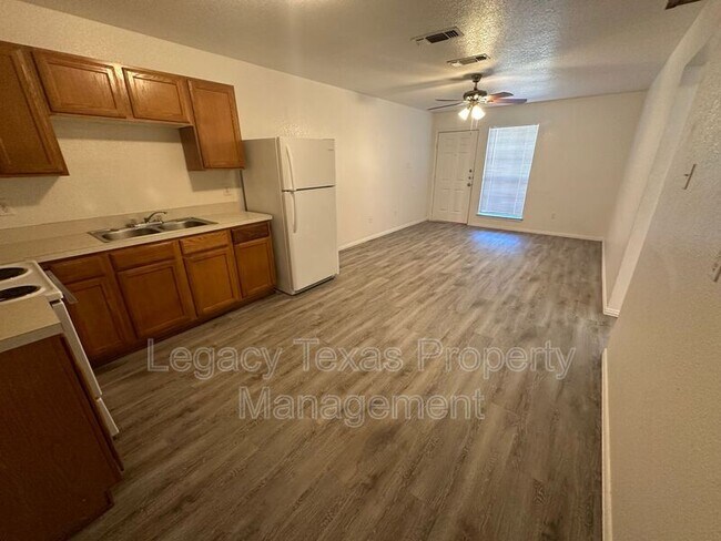 Foto del edificio - 802 N Wilhite St