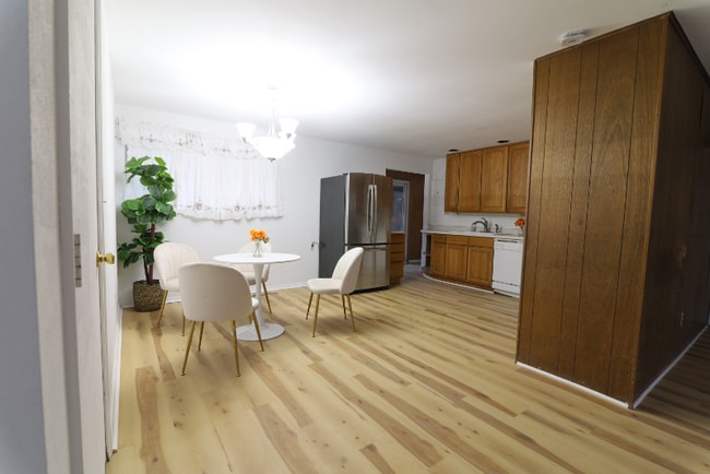 Foto del edificio - 4912 Powell Rd