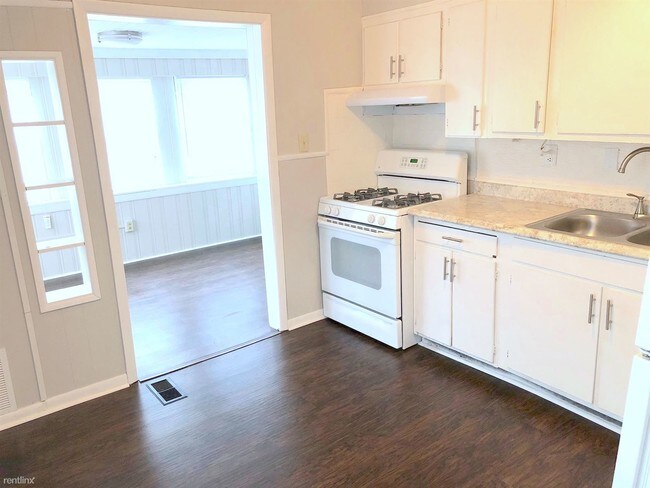 Building Photo - 1006 Churchman Ave