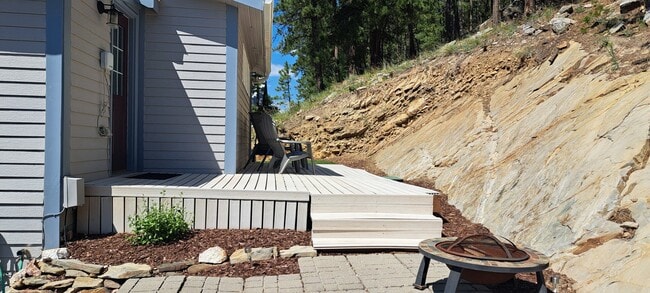 Building Photo - 352 Pine Mountain Ave