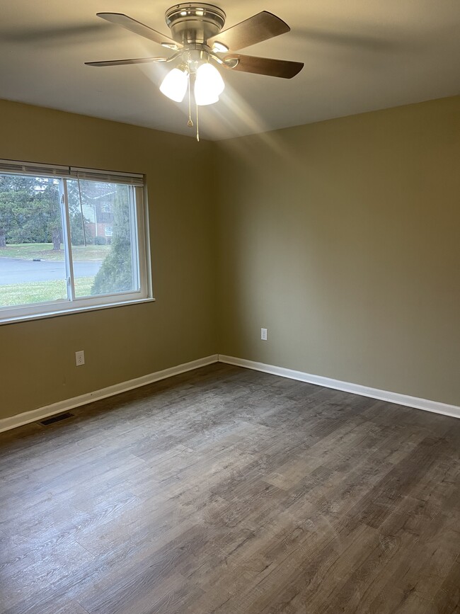Foto del edificio - 2140 Lake Glen Ct