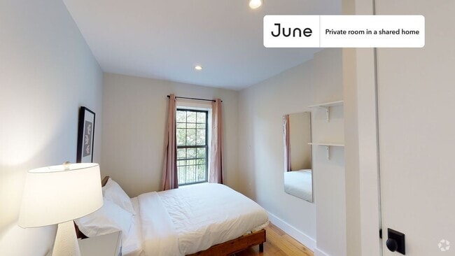 Building Photo - Private bedroom in 5 bed/2 bath Home