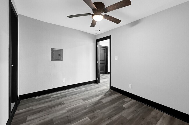 Foto del edificio - 1313 10th St