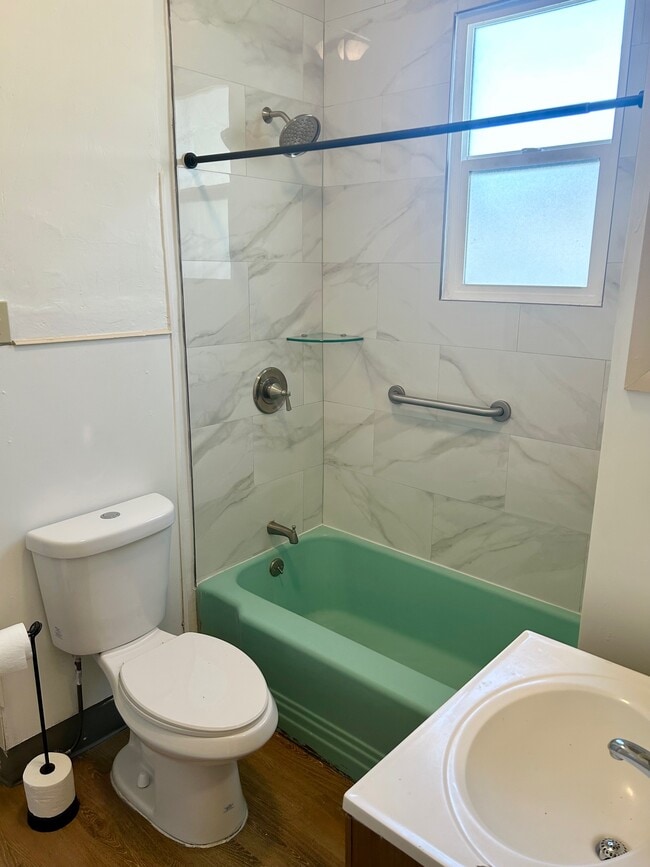 Bathroom - 814 S Jefferson St