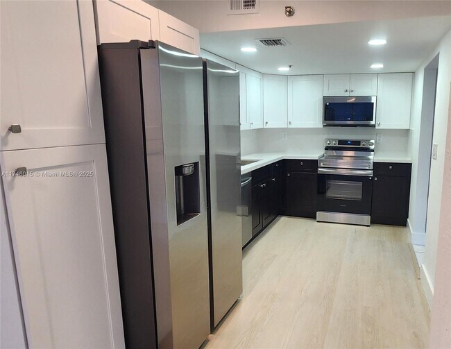 Foto del edificio - 17890 W Dixie Hwy