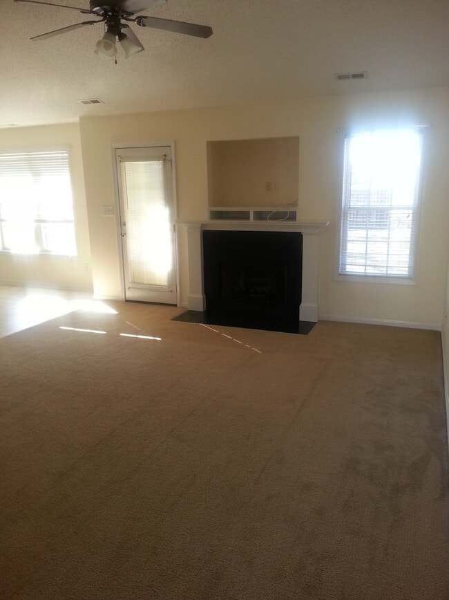 Building Photo - GORGEOUS 3 BEDROOM ACORN RIDGE BEAUTY!
