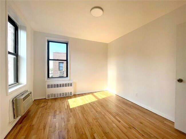 Building Photo - 1213 Avenue Z