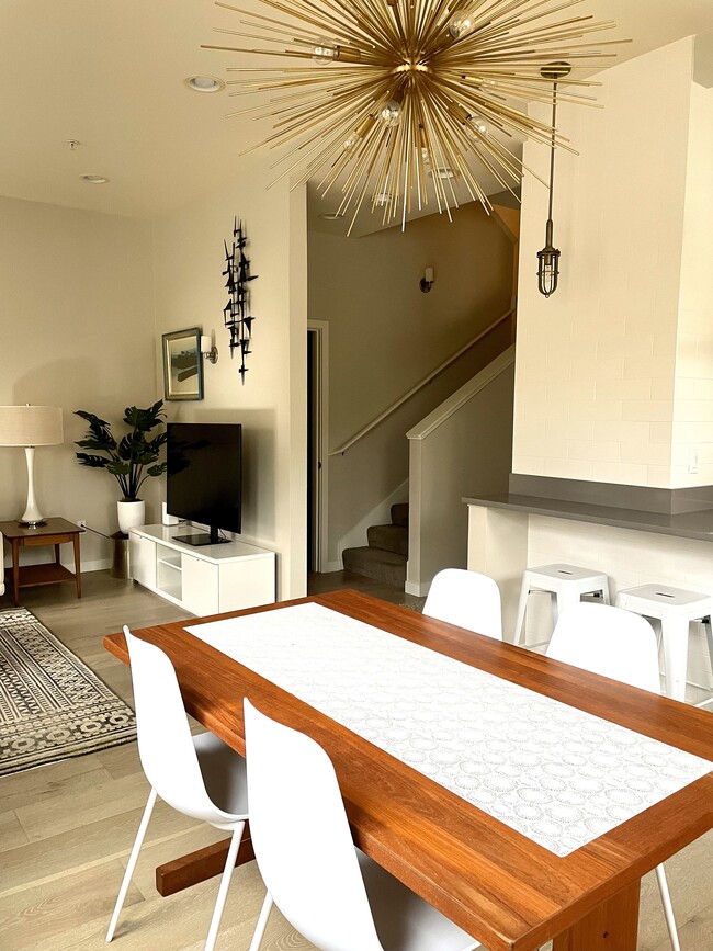 Dining Room - 2009 Yale Ave E