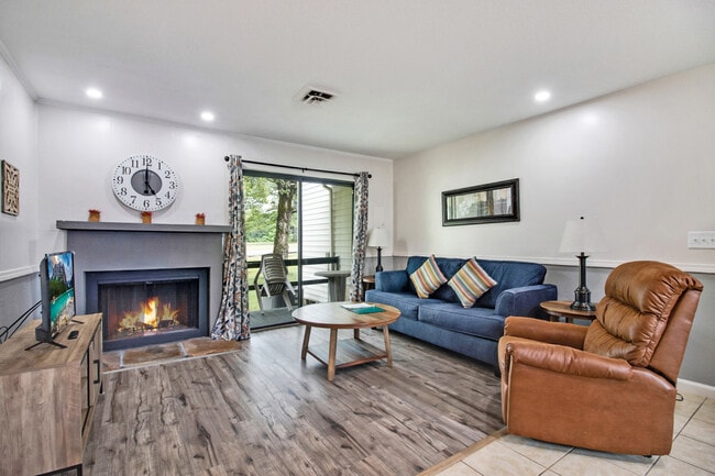 Building Photo - Hiawatha East