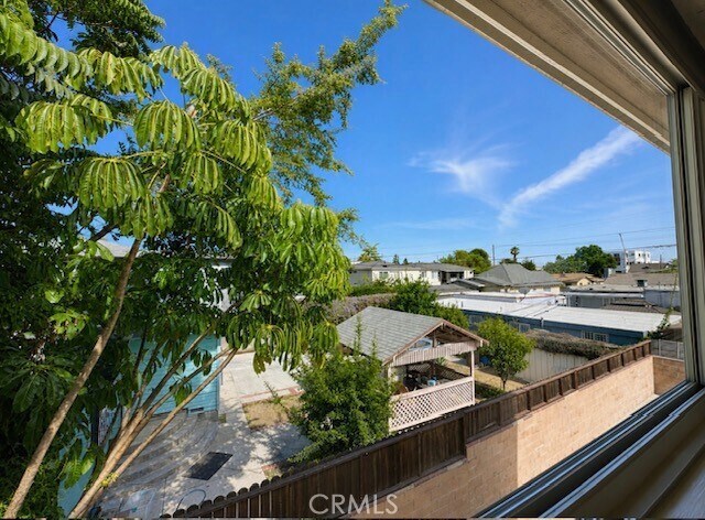 Foto del edificio - 1372 W 36th St