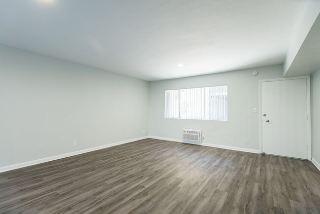 Foto del interior - 18404 Vincennes Street