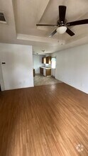 Building Photo - 121 San Saba Ave