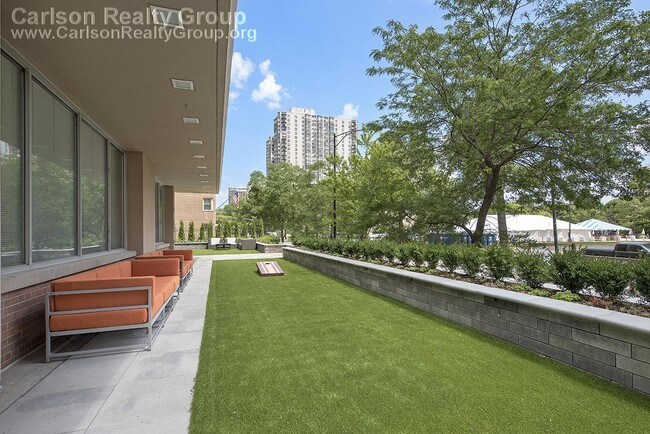 Foto del edificio - 5660 Sheridan Rd