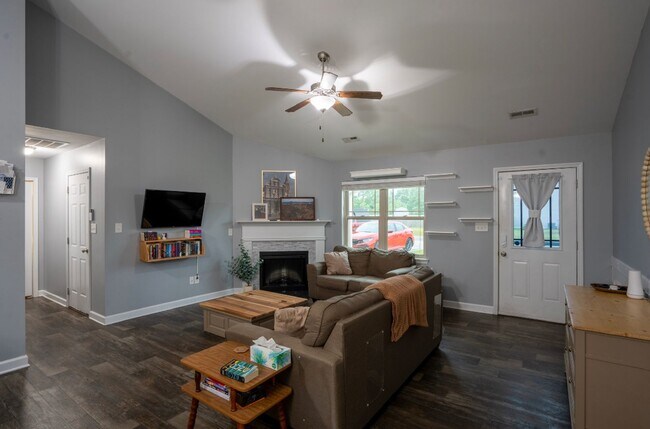 Foto del edificio - 3 Bedroom, 2 bath beautiful home - Bridgeport Community Sneads Ferry