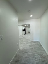 Building Photo - 1017 E West Cir Dr