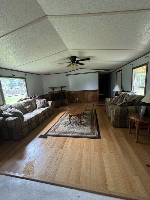 Building Photo - 1518 Lee County Rd 270