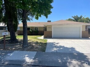 Building Photo - 1716 Sandalwood Dr