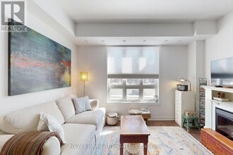 Building Photo - 4015 Hickory Dr