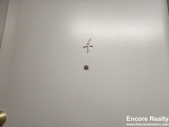 Building Photo - 34 Gardner St