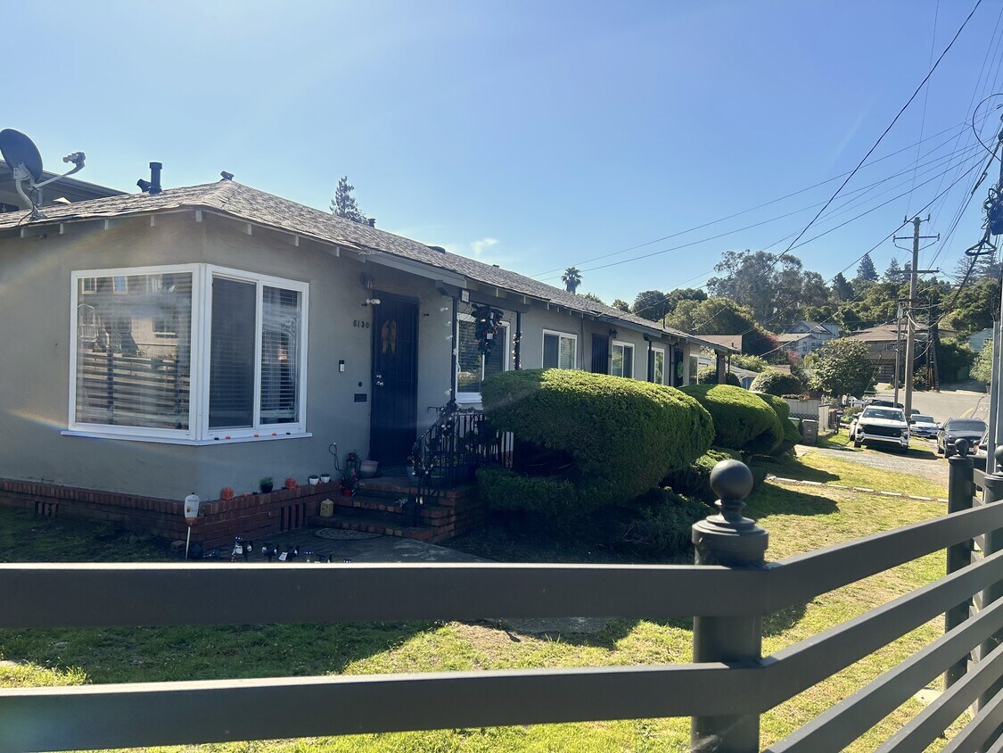 Foto principal - 6152 Overdale Ave