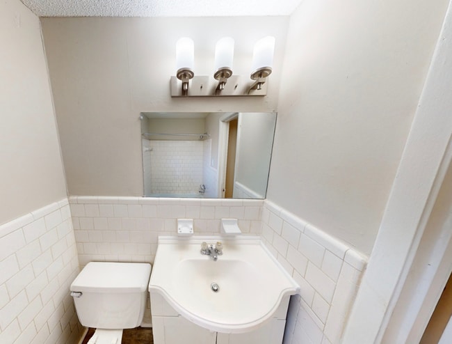 Interior Photo - Royal Manor Apartments