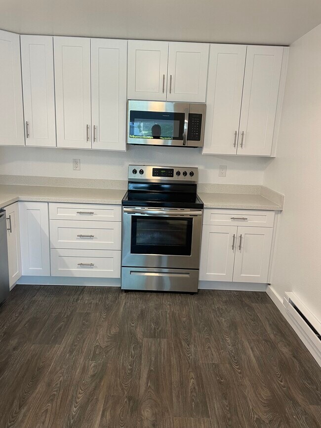 New appliances, cabinets, counters - 324 S Lafayette Ave