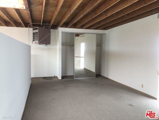 Building Photo - 1 br, 1 bath Condo - 326 Indiana Ave Apt C