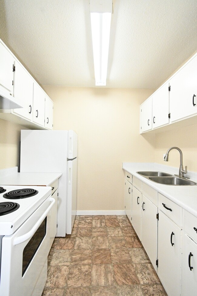 Building Photo - 4280 Quentin Ave