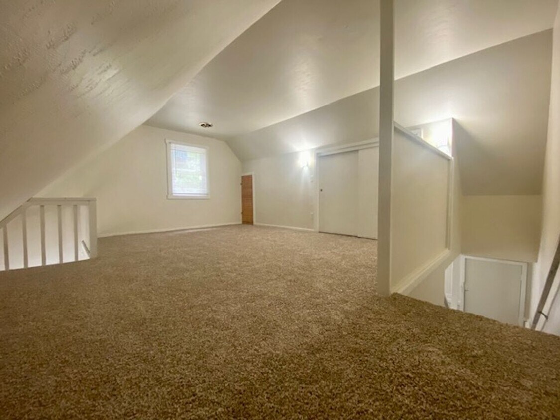 Primary Photo - Oakland Ave. Duplex