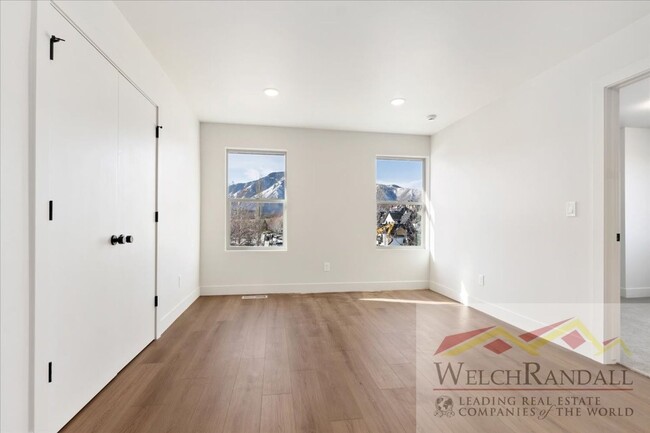 Building Photo - 2 bedroom 1 bath Mapleton Apt.