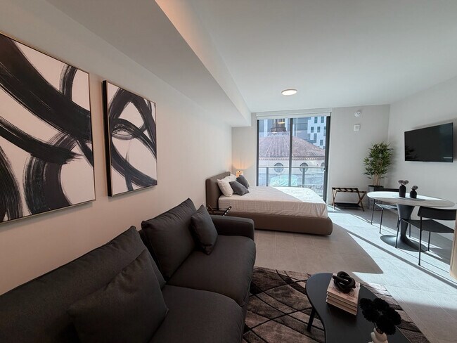 Building Photo - 121 NE 5th St