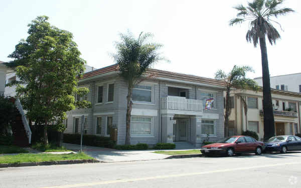 Foto principal - 1316-1322 E 3rd St