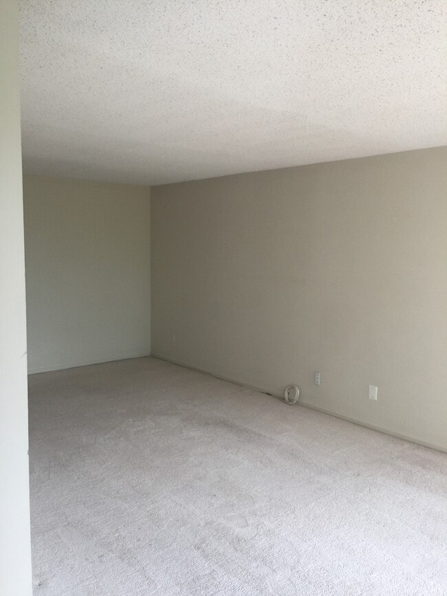 Building Photo - 2311 Pimmit Dr